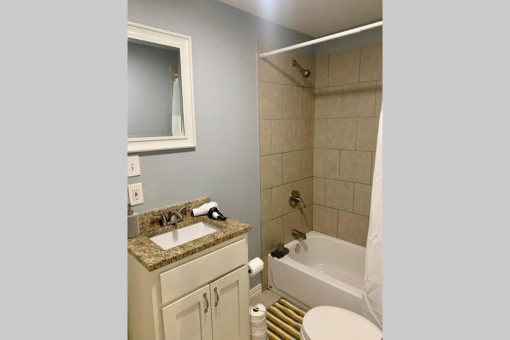 **Min Frm Dwntwn Fort Worth*Modern*Cozy*Townhome** Екстериор снимка
