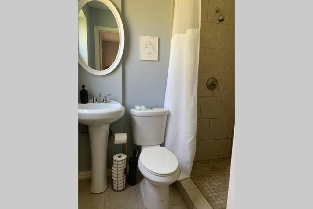 **Min Frm Dwntwn Fort Worth*Modern*Cozy*Townhome** Екстериор снимка